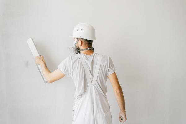 Bandes de placo : comment éviter les imperfections après ponçage